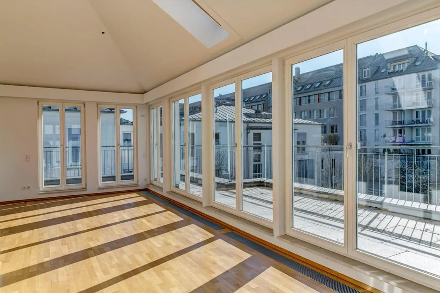 3 Zimmer Wohnung mit 115 m² in München – Bild 3