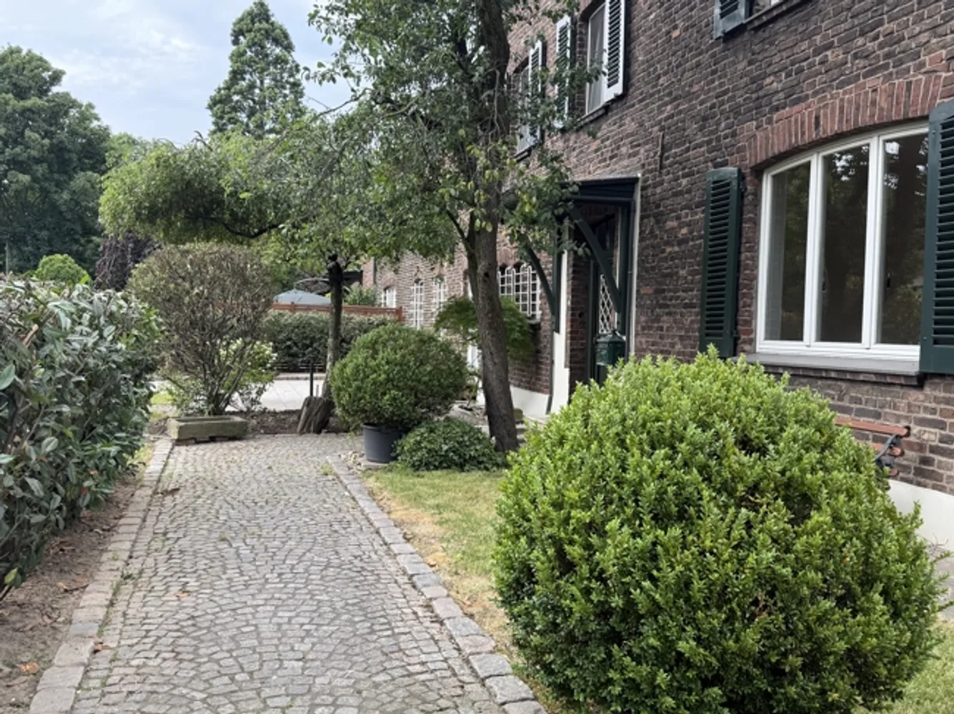 7 Zimmer Wohnung mit 211 m² in Duisburg – Bild 6