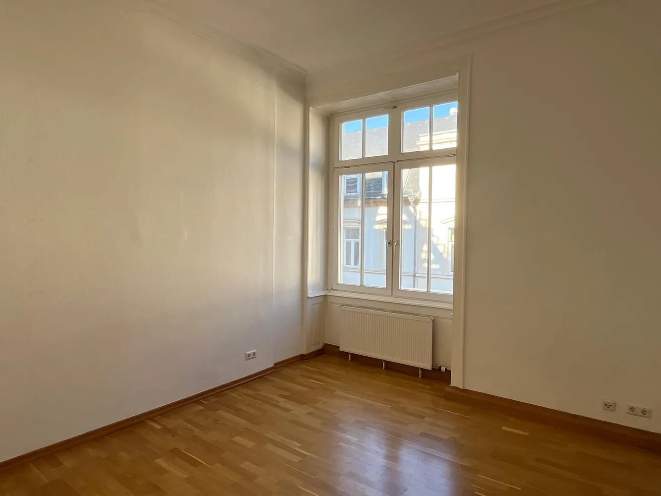 6 Zimmer Wohnung mit 141 m² in Wiesbaden – Bild 1