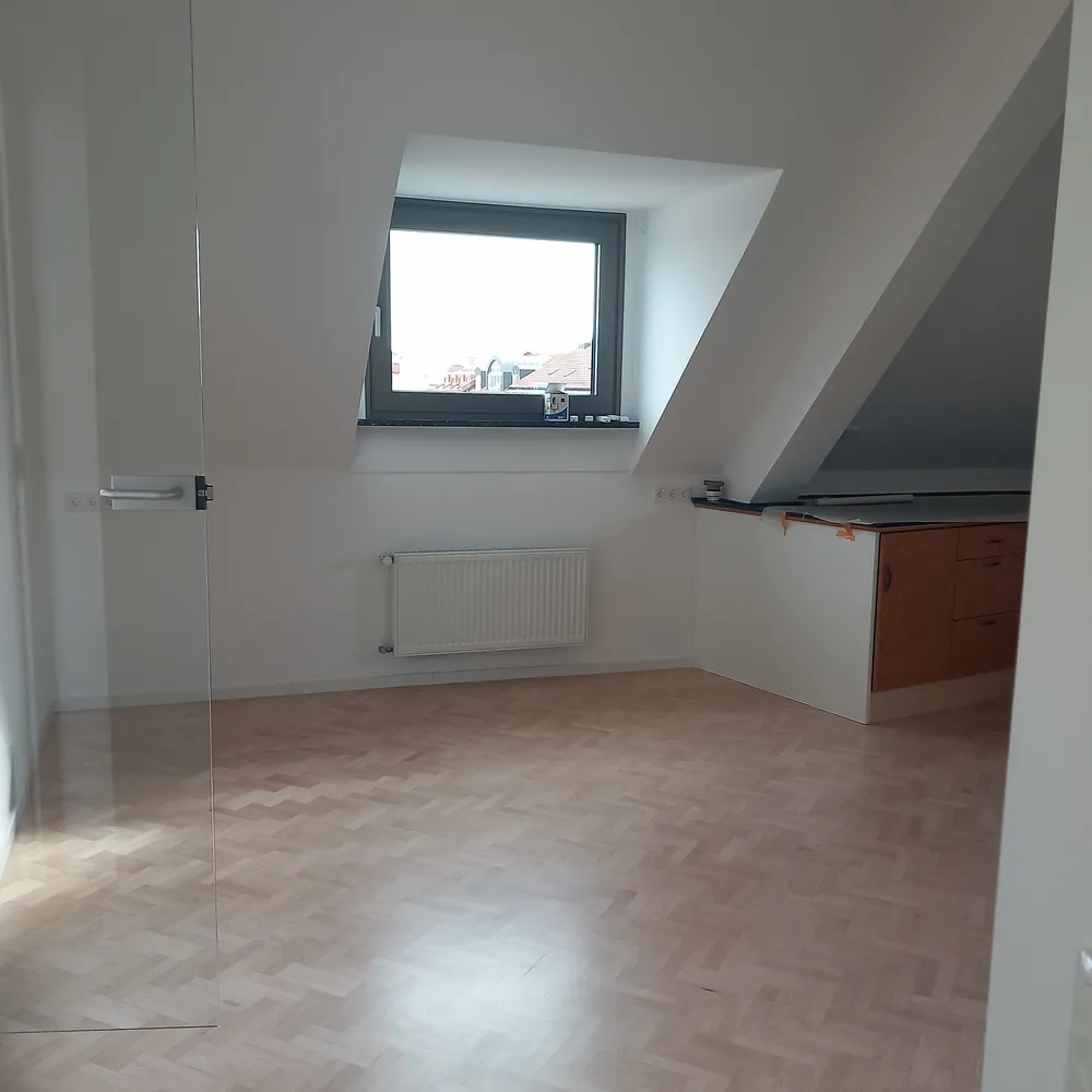 2 Zimmer Wohnung mit 100 m² in München – Bild 4
