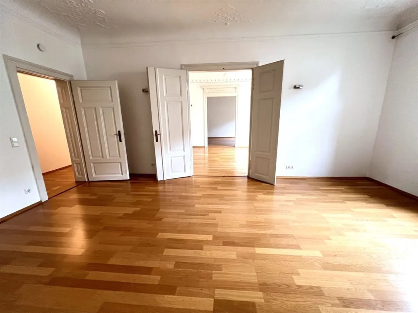 6 Zimmer Wohnung mit 200 m² in Nürnberg – Bild 10