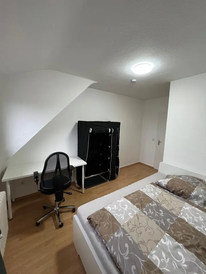 WG-Zimmer mit 80 m² in Solingen – Bild 1