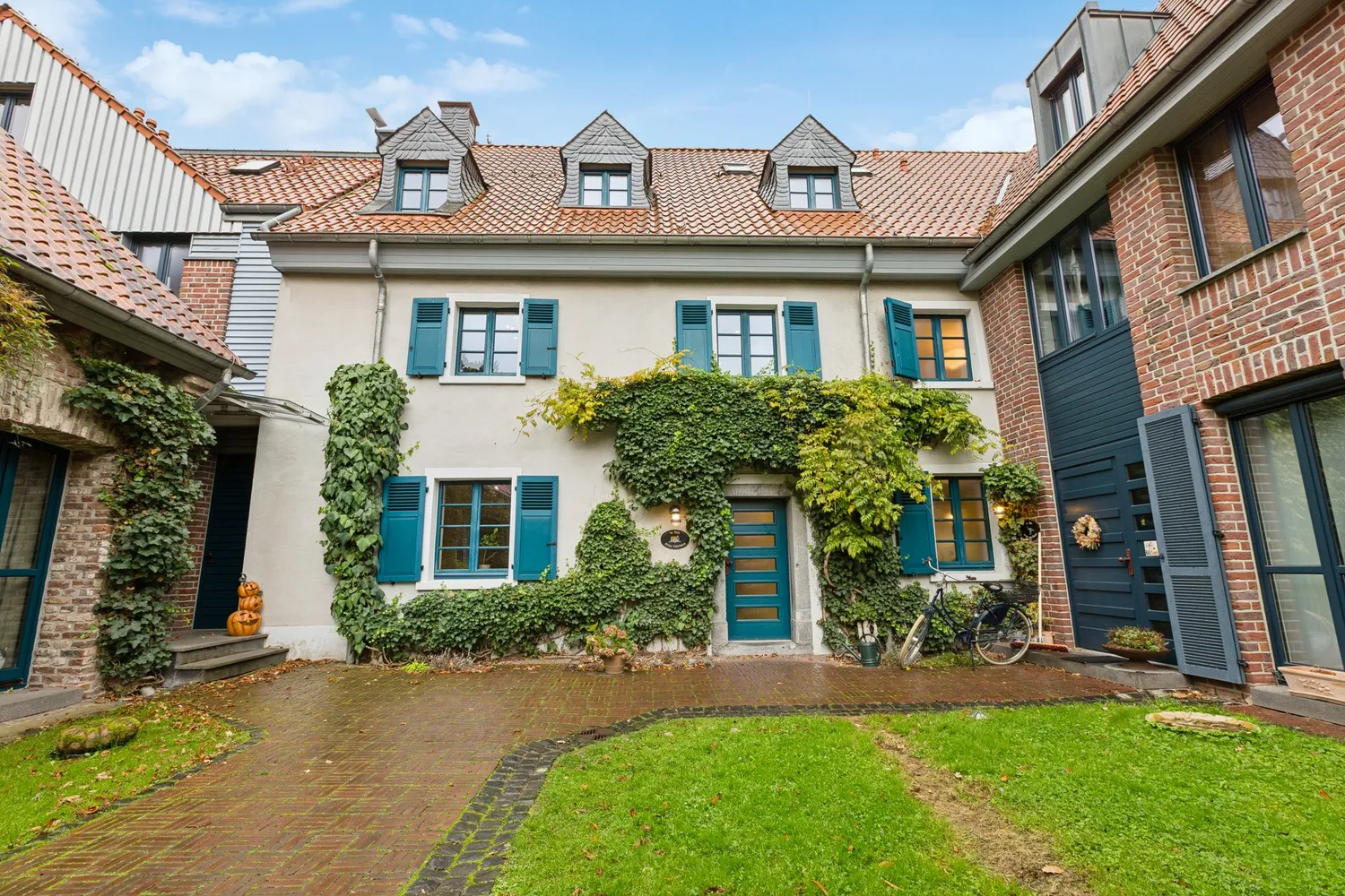 6 Zimmer Haus mit 250 m² in Düsseldorf – Bild 4