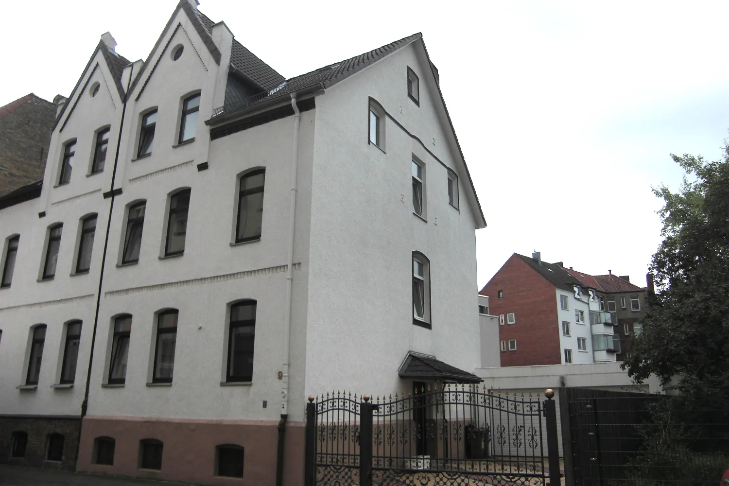 6 Zimmer Wohnung mit 100 m² in Hannover – Bild 1