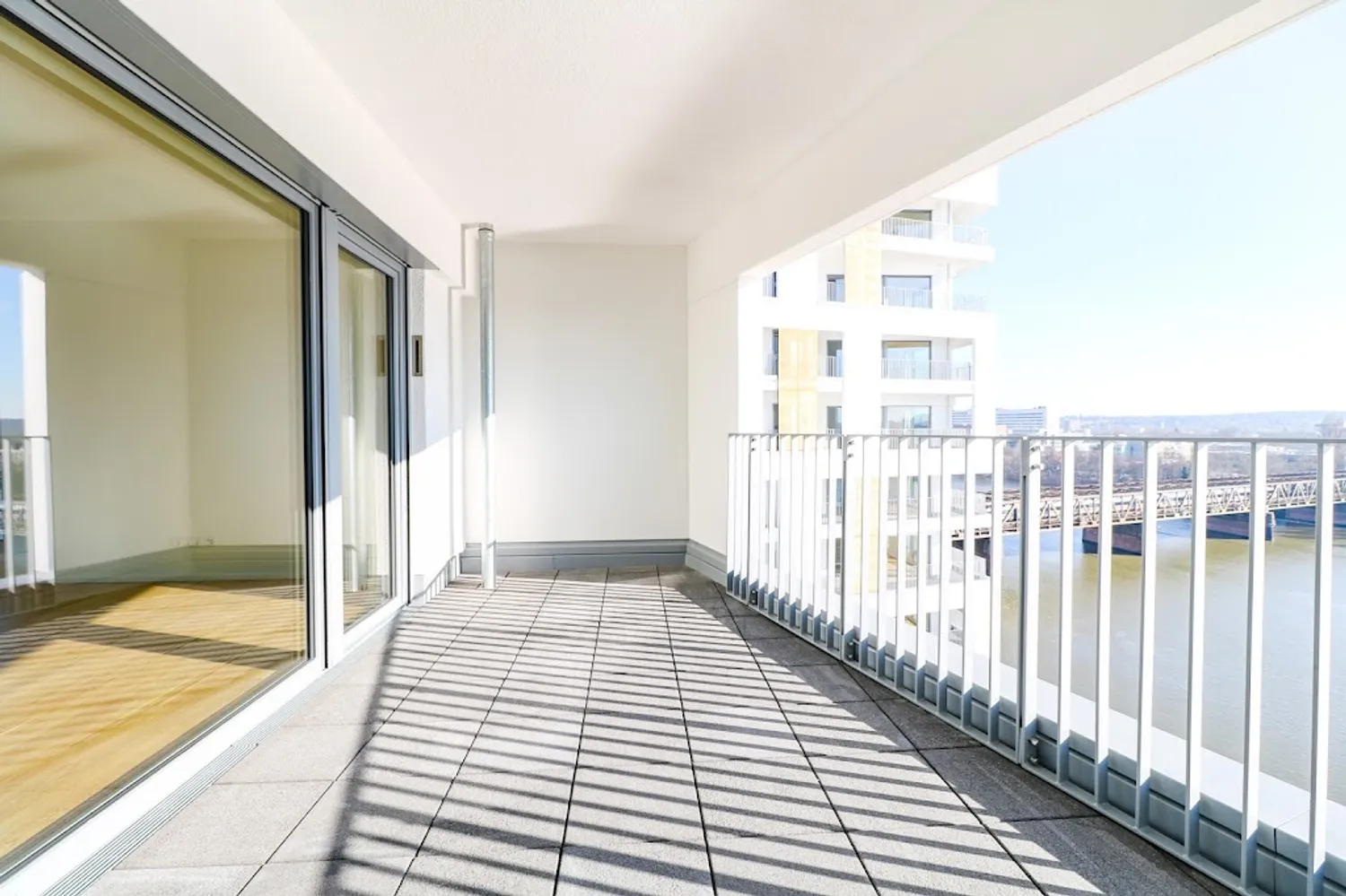 4 Zimmer Wohnung mit 138 m² in Frankfurt am Main – Bild 2