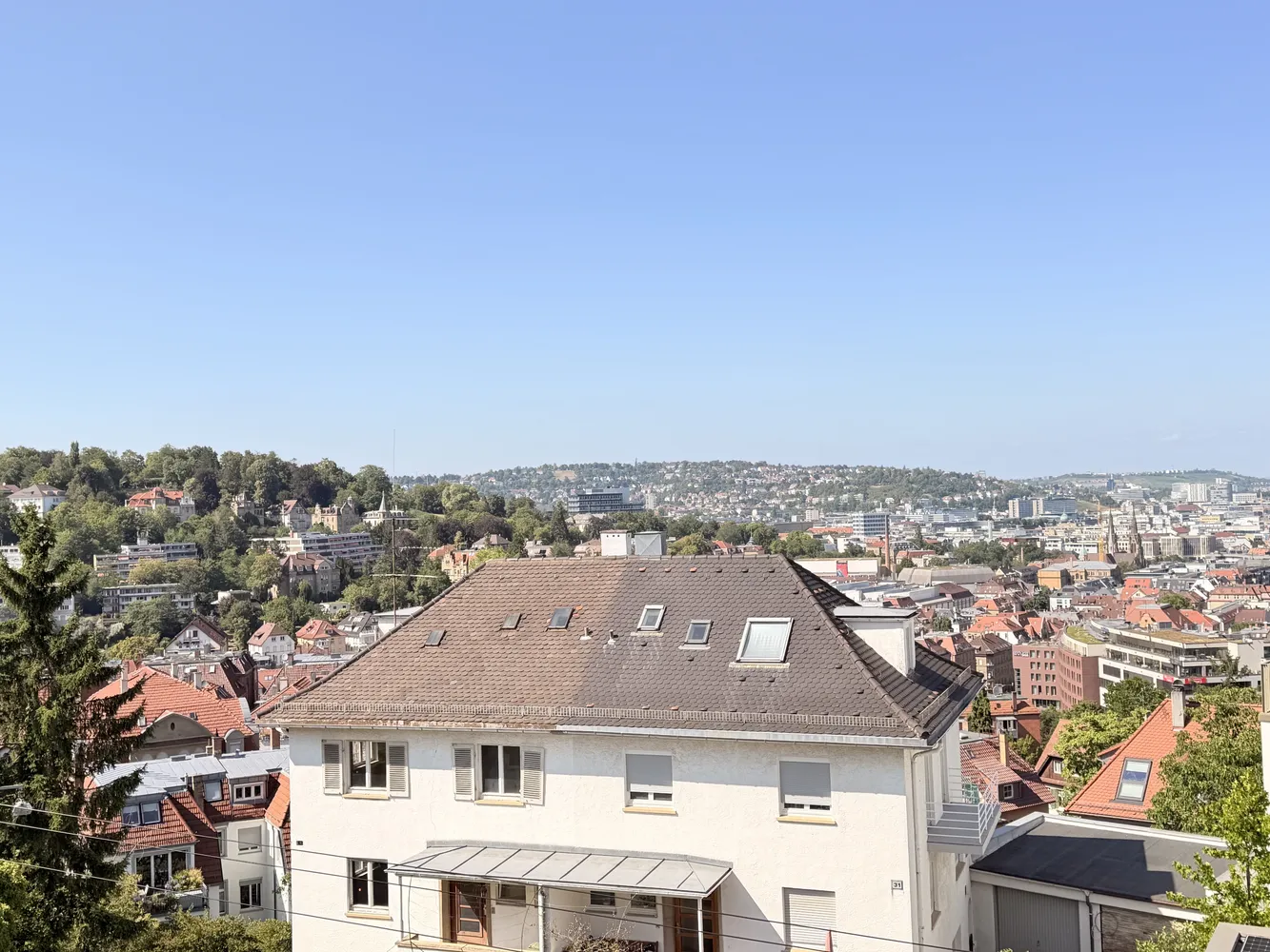 6 Zimmer Wohnung mit 159 m² in Stuttgart – Bild 1