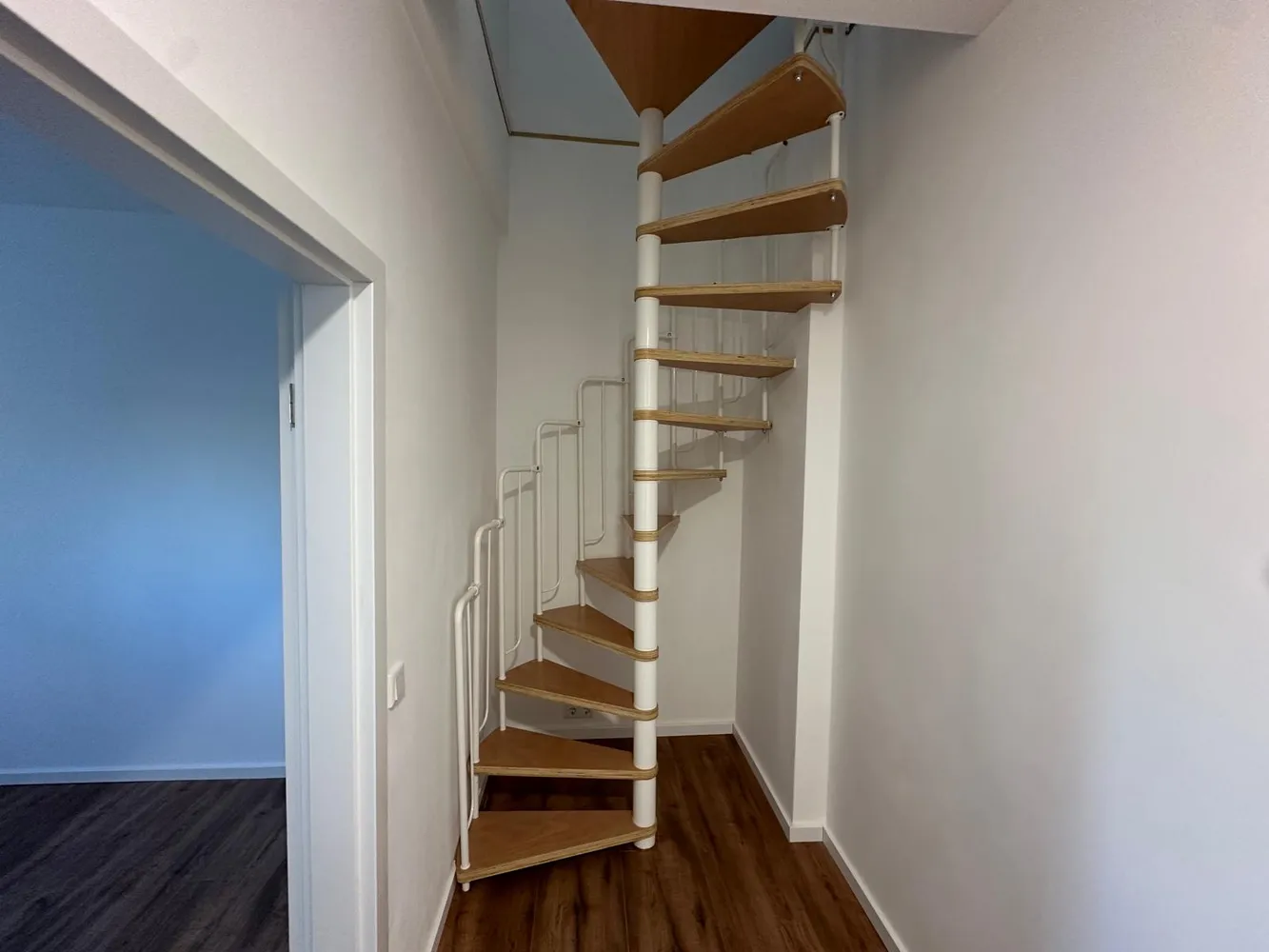 3 Zimmer Wohnung mit 90 m² in Düsseldorf – Bild 2