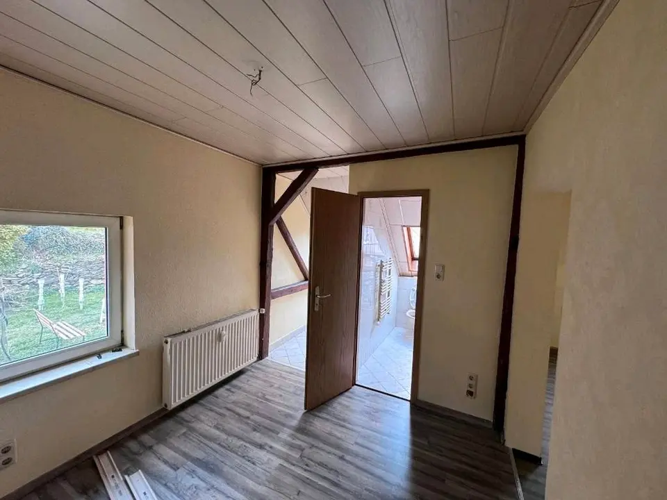 9 Zimmer Wohnung mit 107 m² in Aue-Bad Schlema – Bild 1