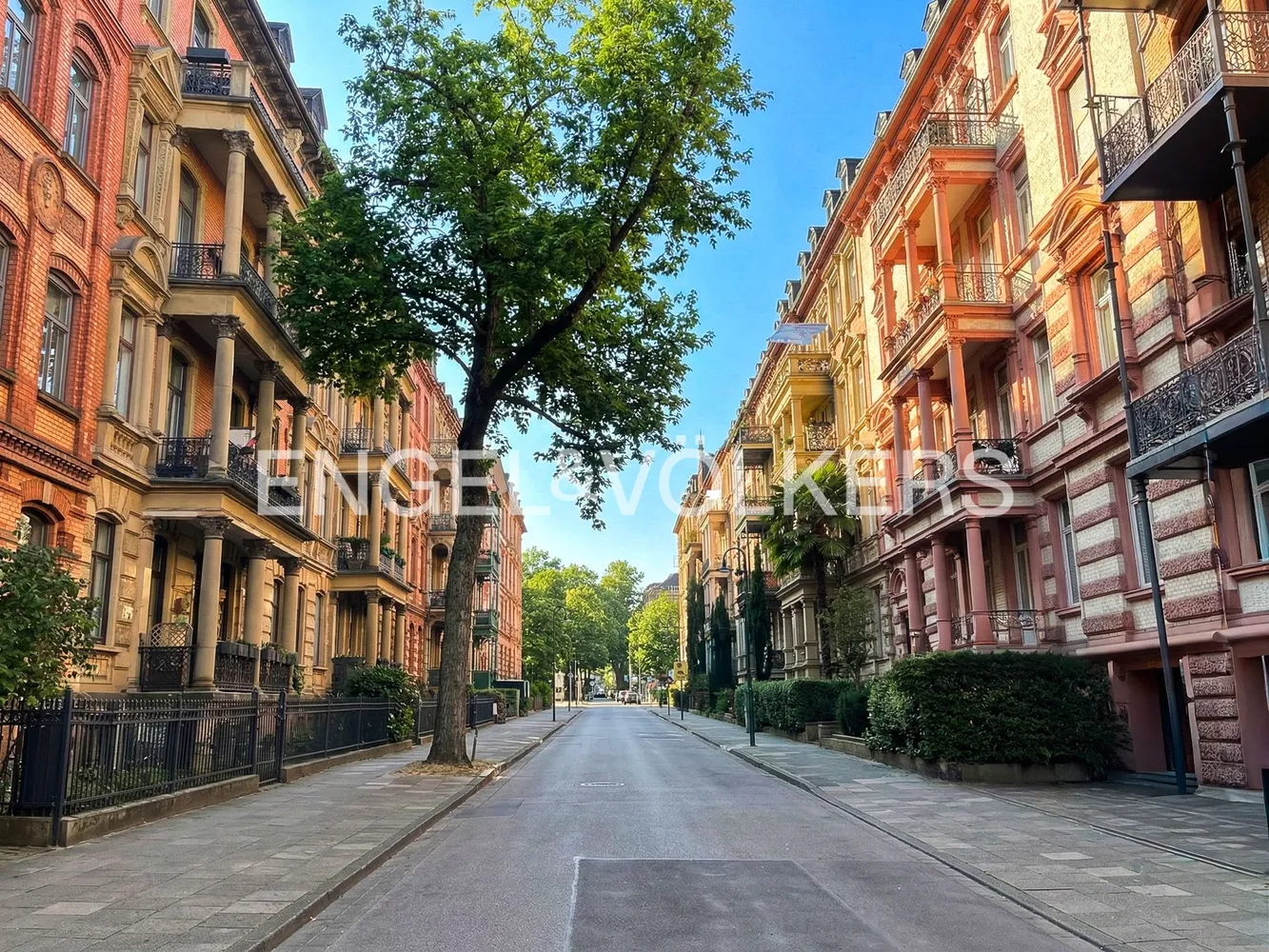 5 Zimmer Wohnung mit 145 m² in Wiesbaden – Bild 1
