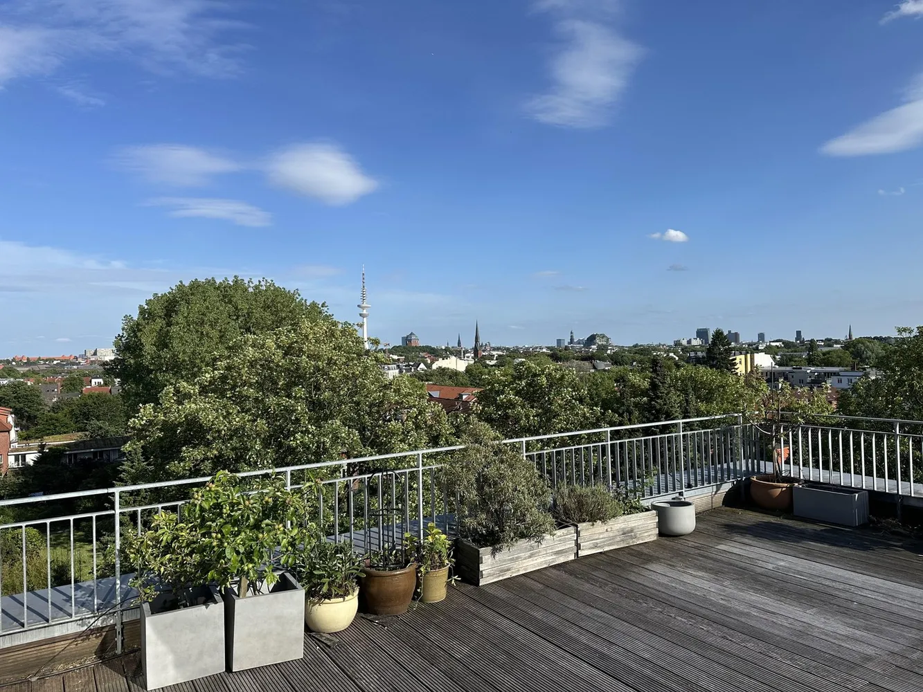 6 Zimmer Wohnung mit 180 m² in Hamburg – Bild 1