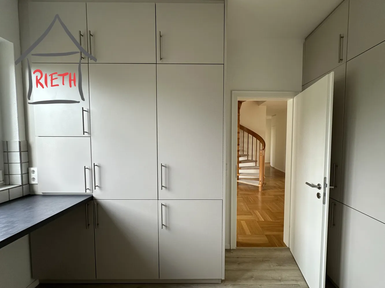 7 room apartment with 210 m² in Stuttgart – Photo 3