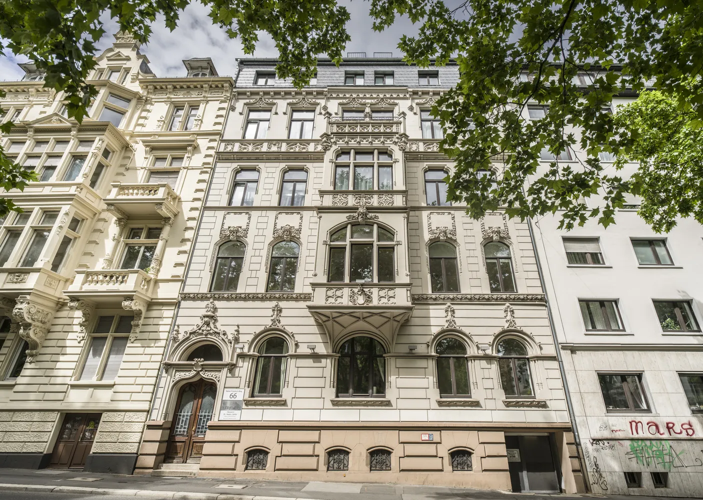 5 Zimmer Wohnung mit 168 m² in Wiesbaden – Bild 1