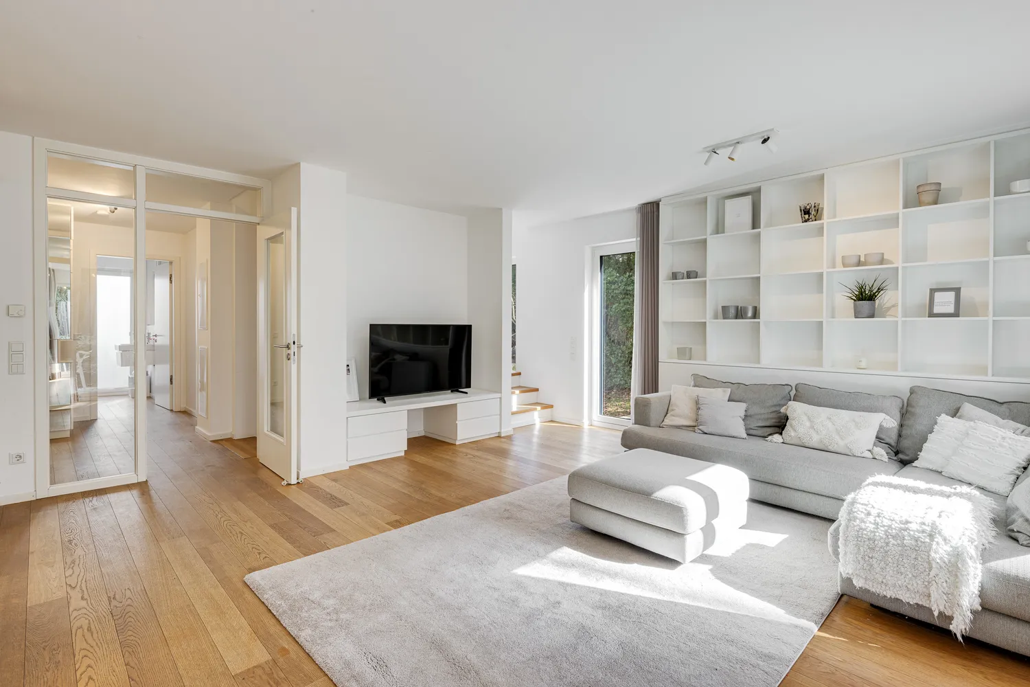 6 Zimmer Wohnung mit 180 m² in München – Bild 3