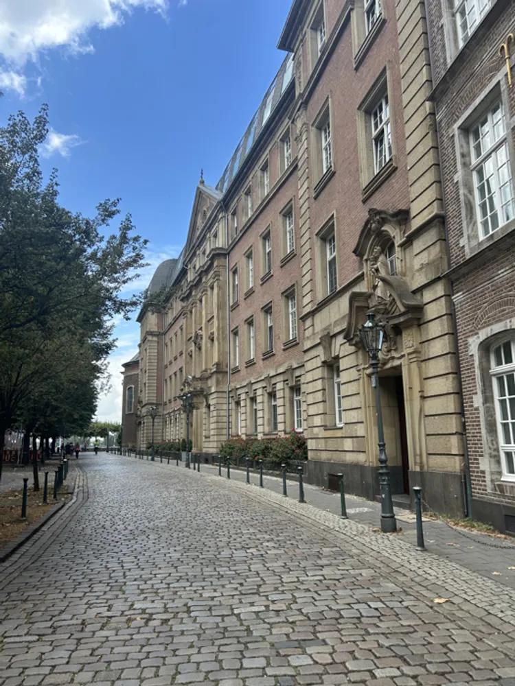 2 Zimmer Wohnung mit 60 m² in Düsseldorf – Bild 3