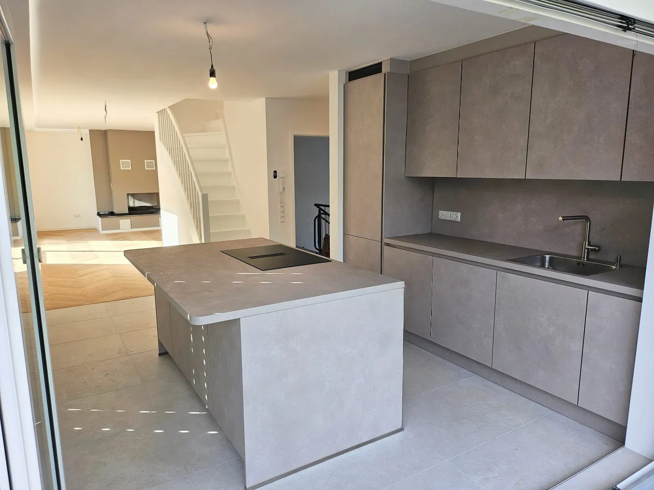 6 Zimmer Wohnung mit 170 m² in Frankfurt am Main – Bild 1