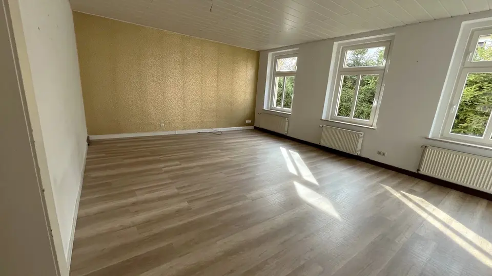 4 Zimmer Wohnung mit 125 m² in Werdau – Bild 1
