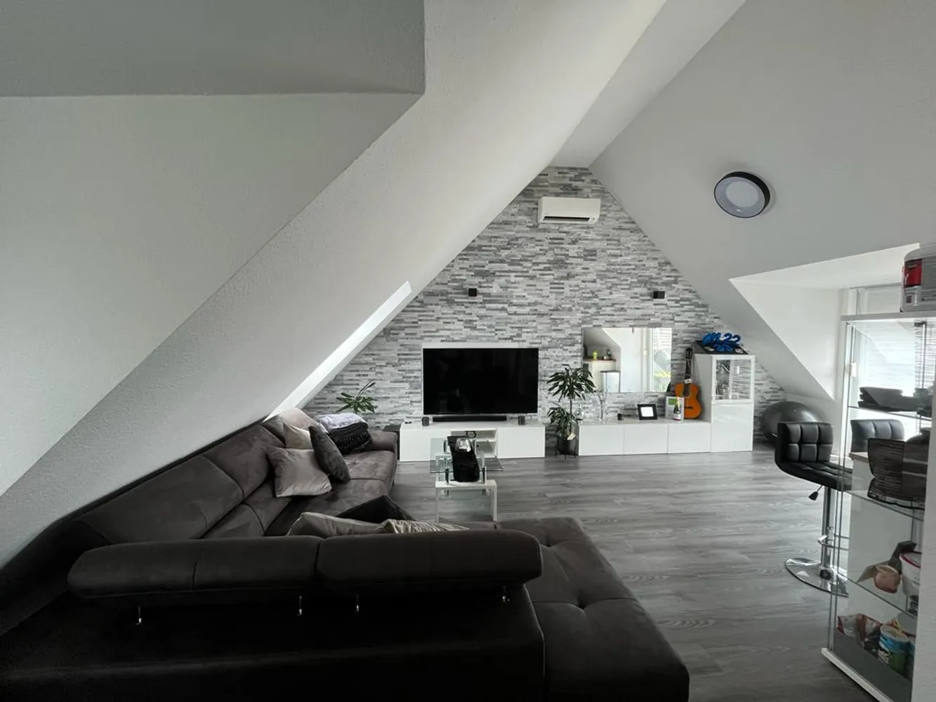 2 Zimmer Wohnung mit 77 m² in Stuttgart – Bild 1