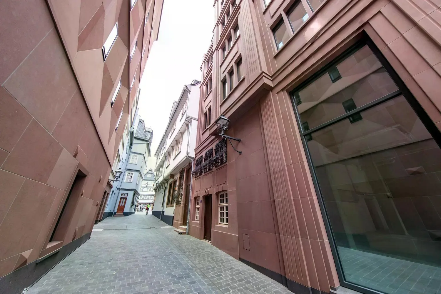 4 Zimmer Wohnung mit 112 m² in Frankfurt am Main – Bild 3