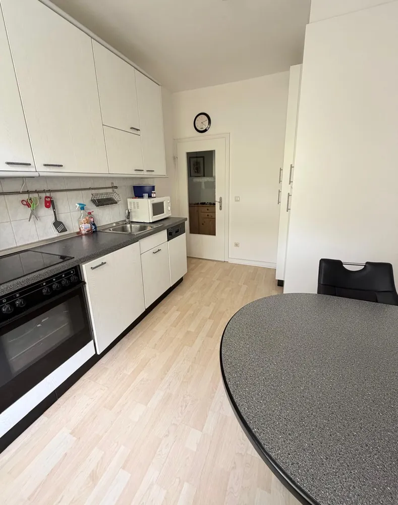 2 Zimmer Wohnung mit 70 m² in Düsseldorf – Bild 2