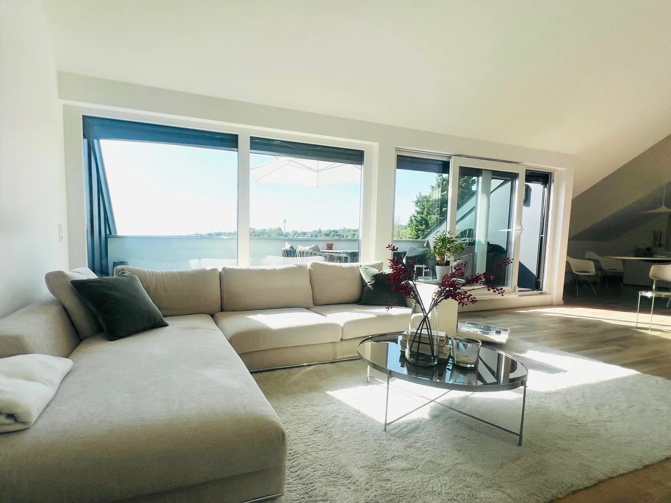 4 Zimmer Wohnung mit 118 m² in Stuttgart – Bild 1
