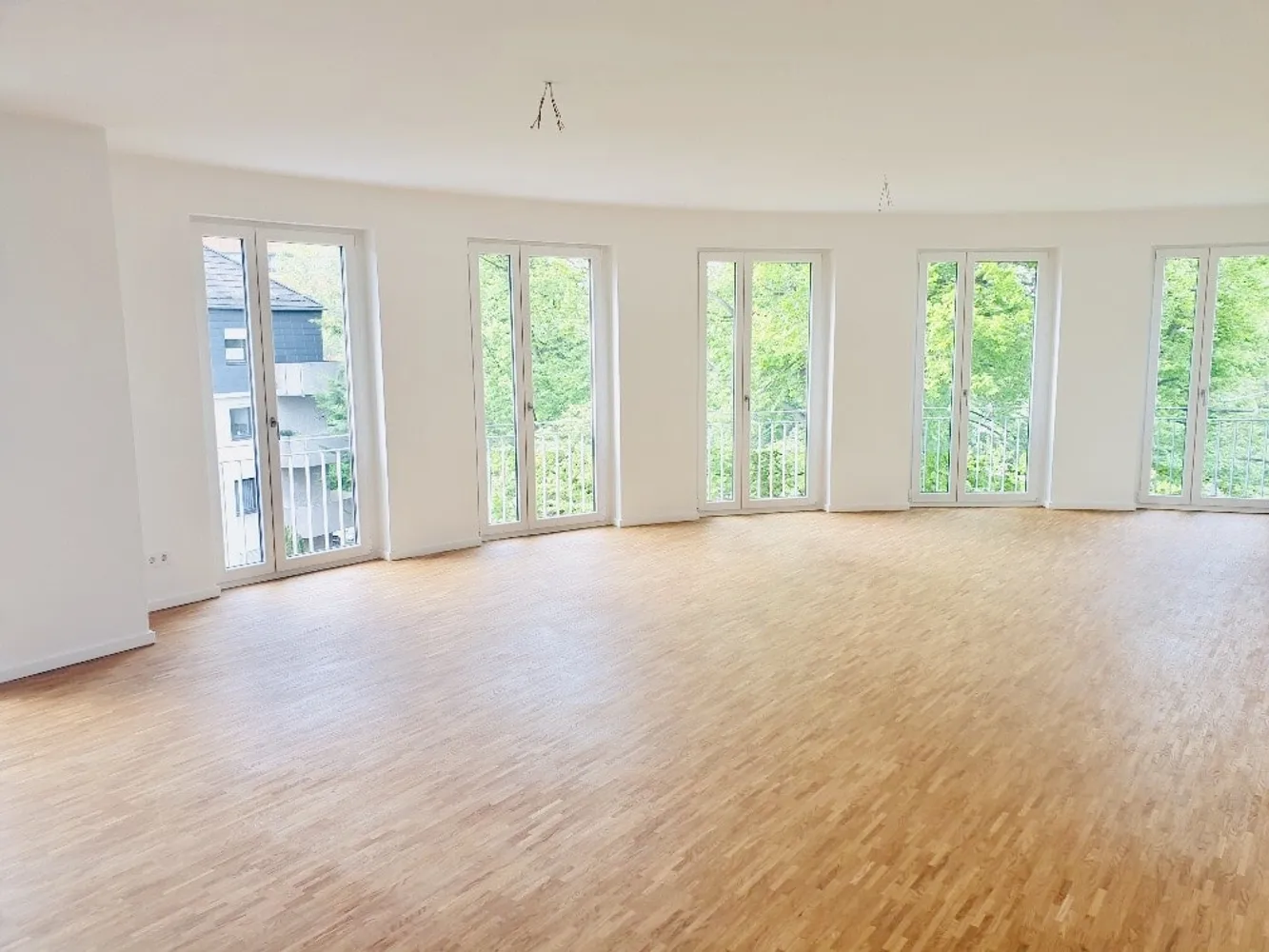 3 Zimmer Wohnung mit 168 m² in Frankfurt am Main – Bild 2