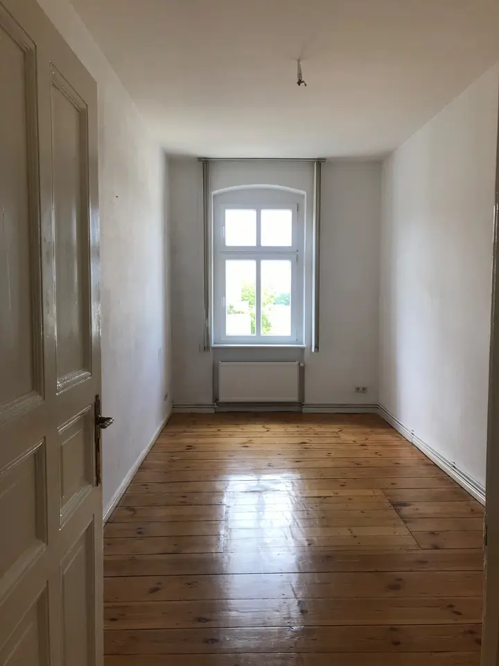 16 Zimmer Wohnung mit 90 m² in Berlin – Bild 1
