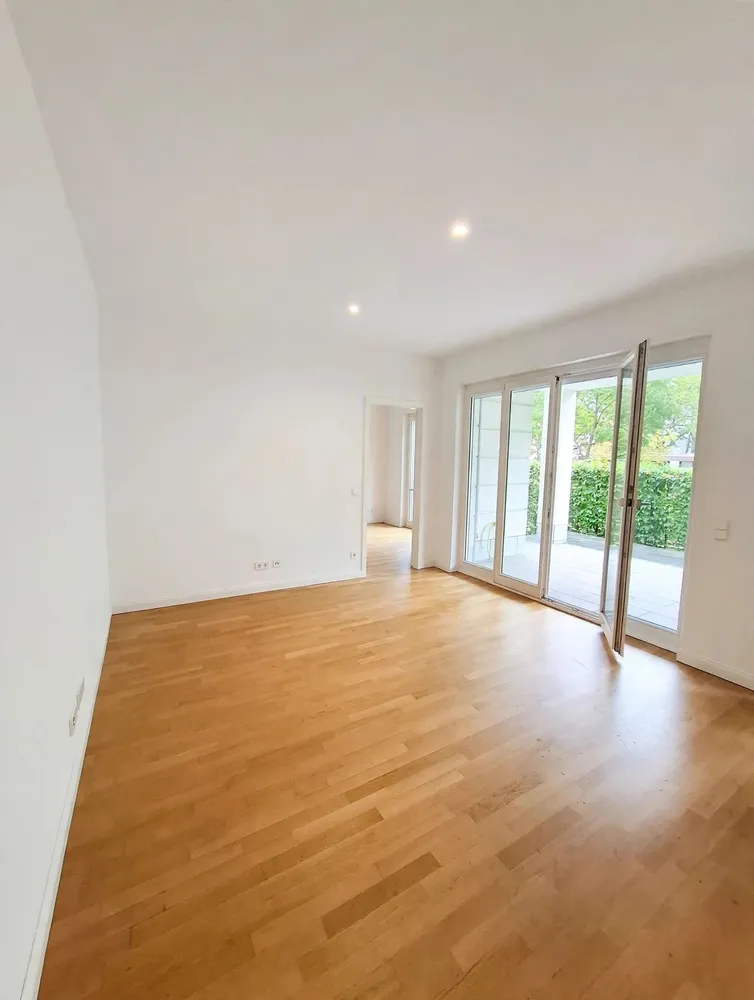 2 Zimmer Wohnung mit 81 m² in Düsseldorf – Bild 2