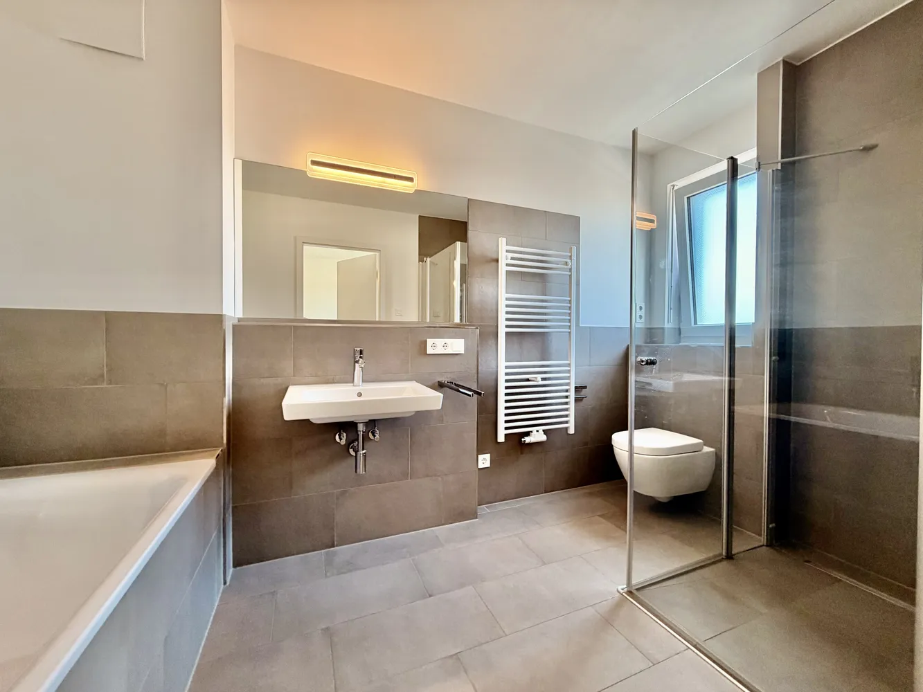4 Zimmer Wohnung mit 105 m² in Düsseldorf – Bild 3