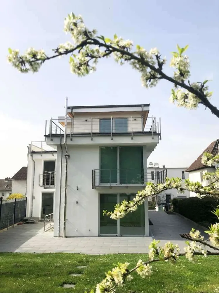 2 Zimmer Wohnung mit 110 m² in Wiesbaden – Bild 2