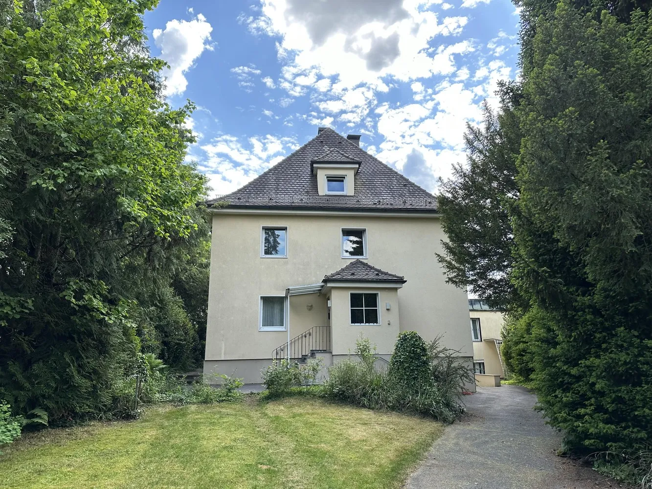 4 Zimmer Wohnung mit 95 m² in Augsburg – Bild 1