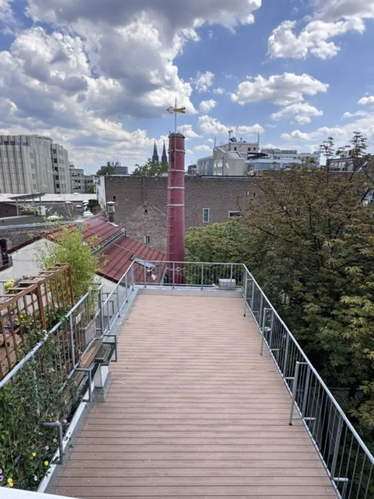2 Zimmer Wohnung mit 107 m² in Köln – Bild 1