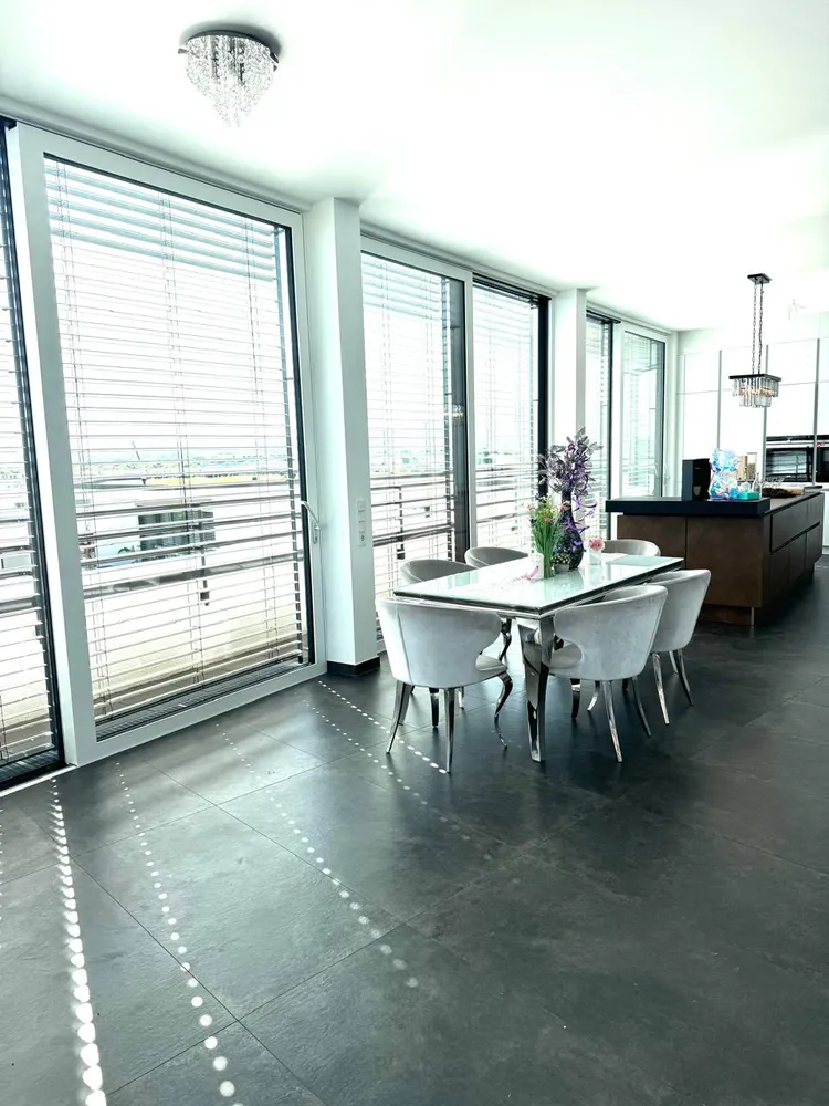 4 Zimmer Wohnung mit 187 m² in Frankfurt am Main – Bild 1