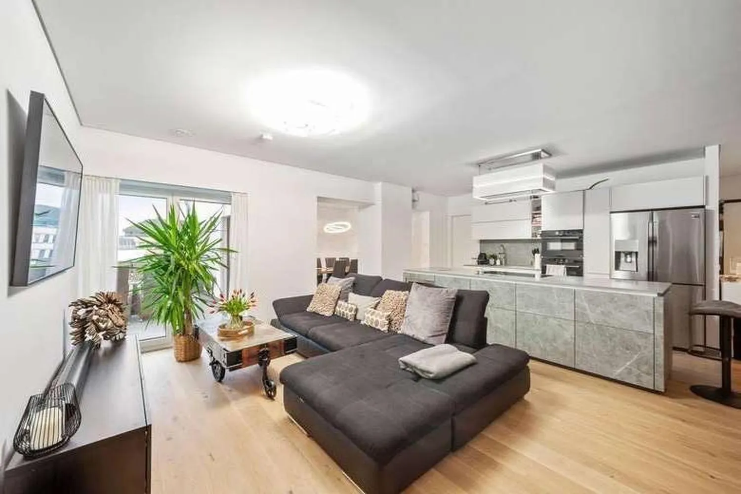 6 Zimmer Wohnung mit 180 m² in Frankfurt am Main – Bild 3