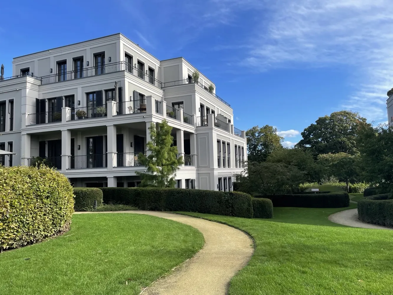 6 Zimmer Wohnung mit 412 m² in Bonn – Bild 1