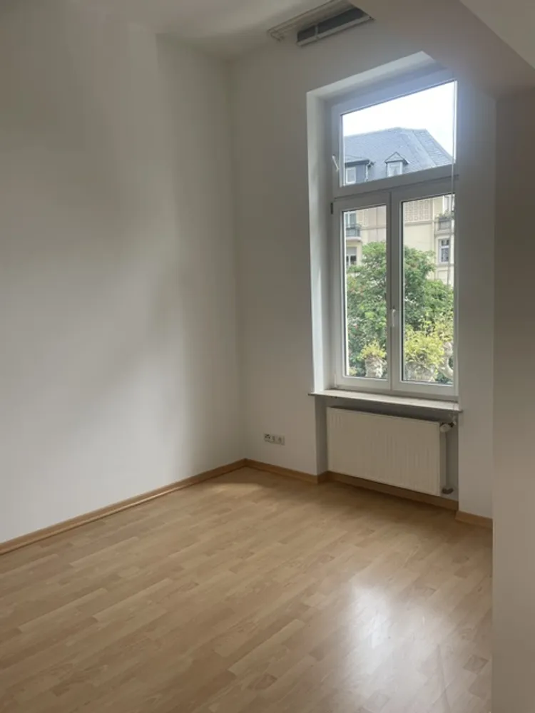 4 Zimmer Wohnung mit 94 m² in Wiesbaden – Bild 4