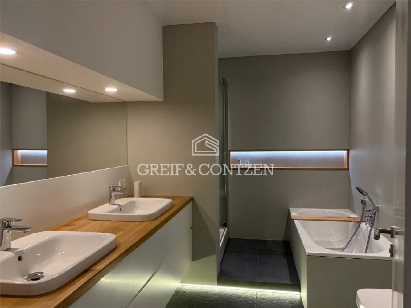 3 Zimmer Wohnung mit 231 m² in Köln – Bild 1