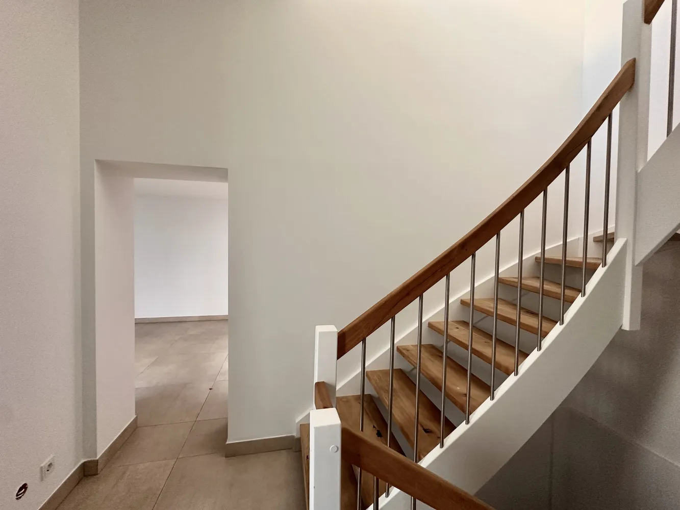 4 Zimmer Wohnung mit 137 m² in Düsseldorf – Bild 2