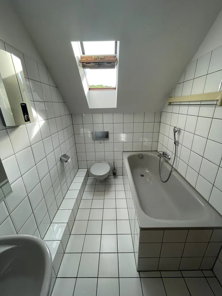 2 Zimmer Wohnung mit 77 m² in Düsseldorf – Bild 2