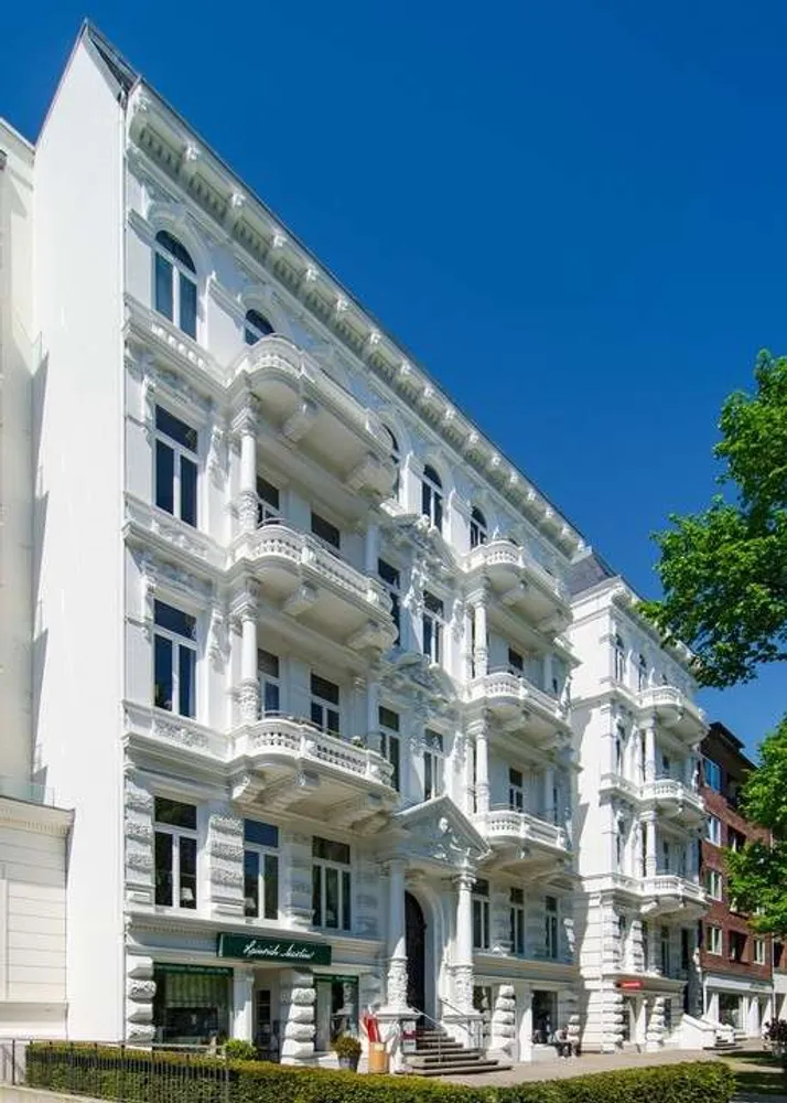 7 Zimmer Wohnung mit 208 m² in Hamburg – Bild 2