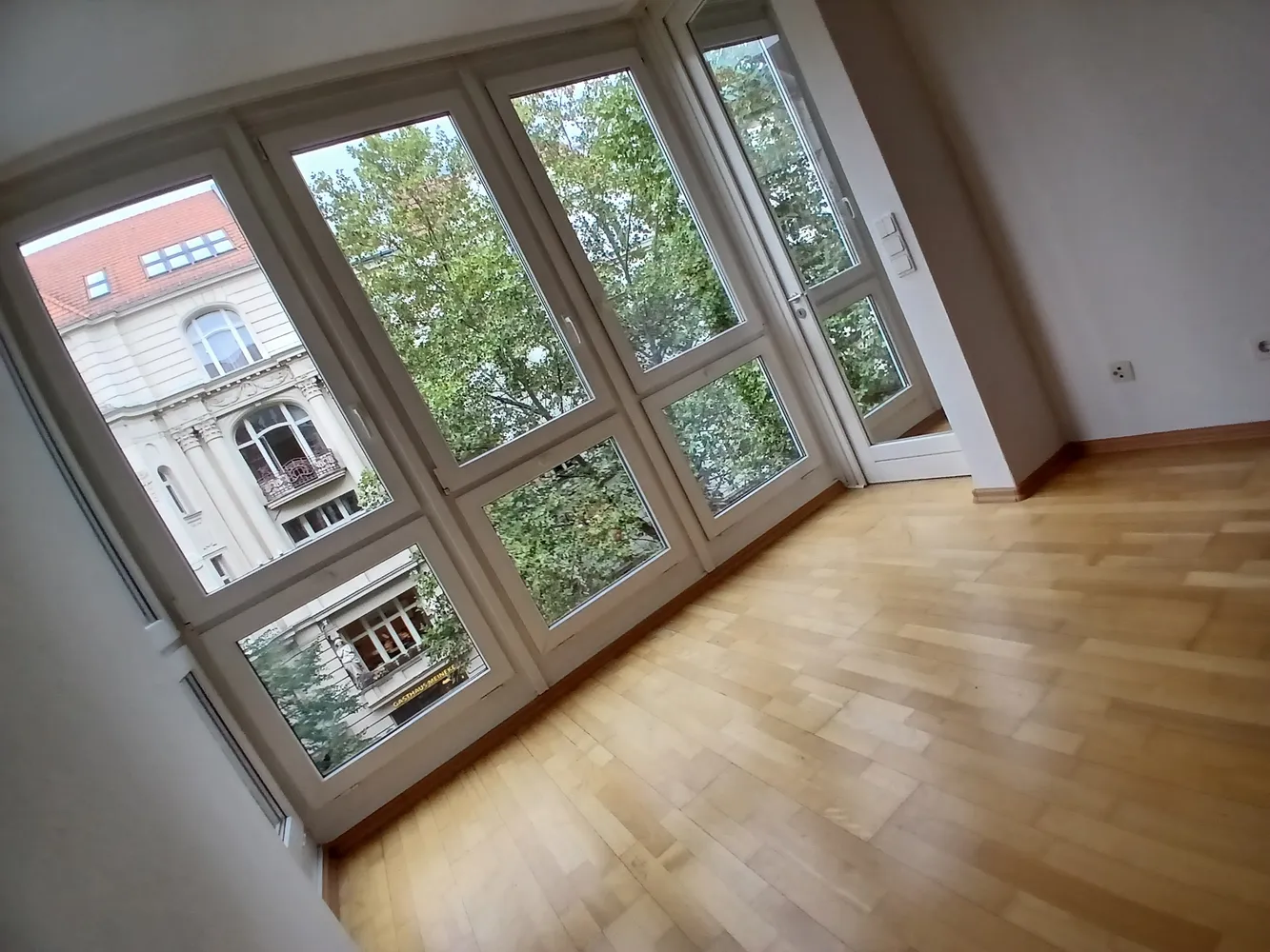 2 Zimmer Wohnung mit 87 m² in Berlin – Bild 1