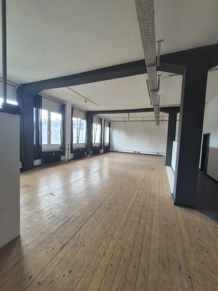 4 Zimmer Wohnung mit 200 m² in Krefeld – Bild 1