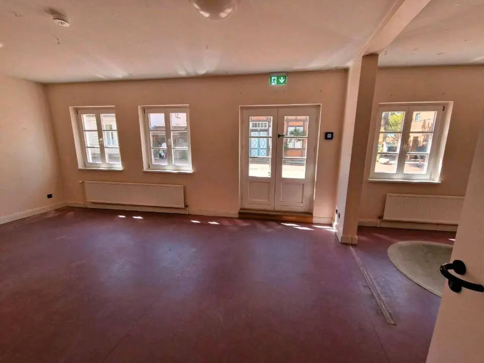 7 Zimmer Haus mit 290 m² in Neumünster – Bild 1