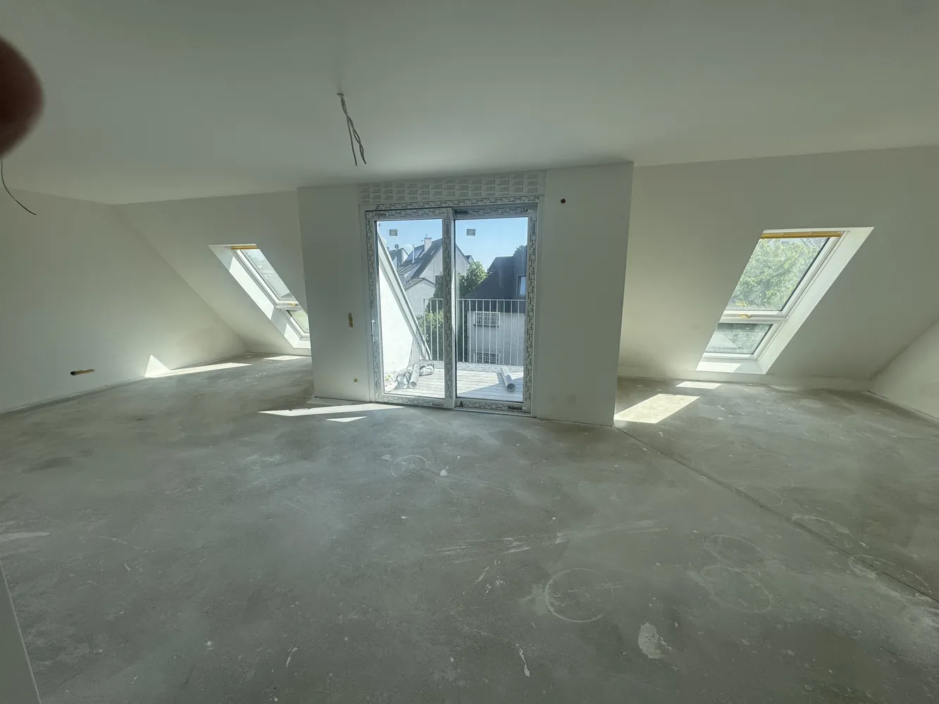 2 Zimmer Wohnung mit 77 m² in Düsseldorf – Bild 2