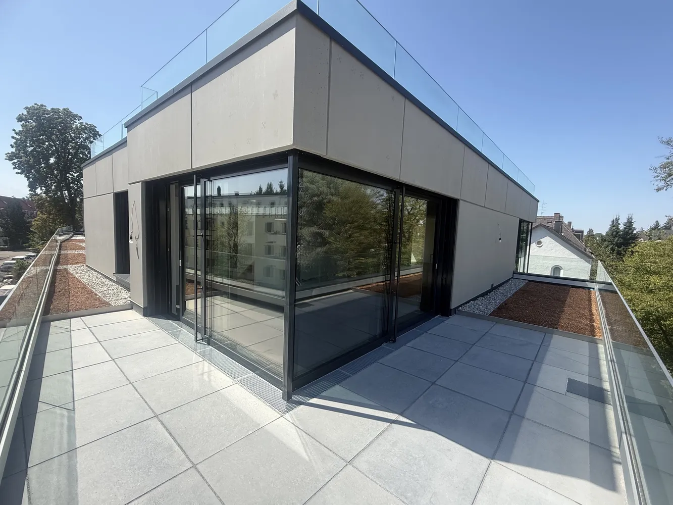 2 Zimmer Wohnung mit 150 m² in München – Bild 1