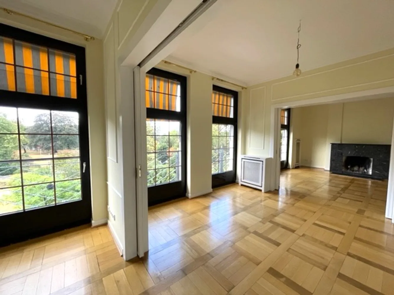 7 Zimmer Wohnung mit 137 m² in Düsseldorf – Bild 1