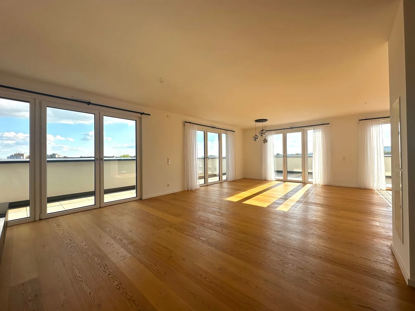 4 Zimmer Wohnung mit 198 m² in Hofheim am Taunus – Bild 1