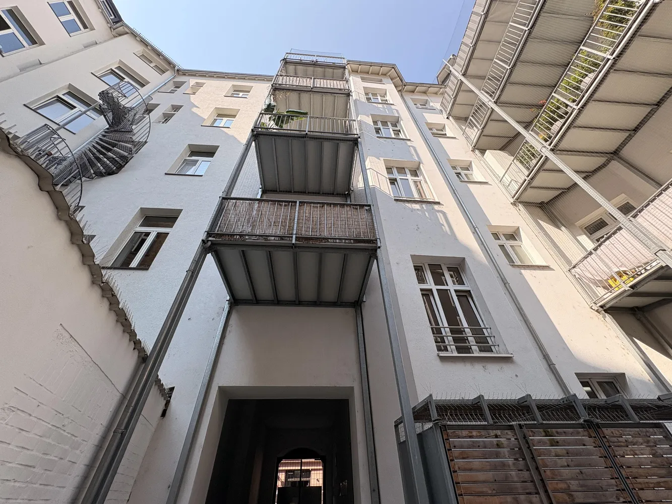 4 Zimmer Wohnung mit 110 m² in Frankfurt am Main – Bild 3