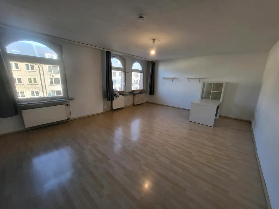 4 Zimmer Wohnung mit 107 m² in Kassel – Bild 1
