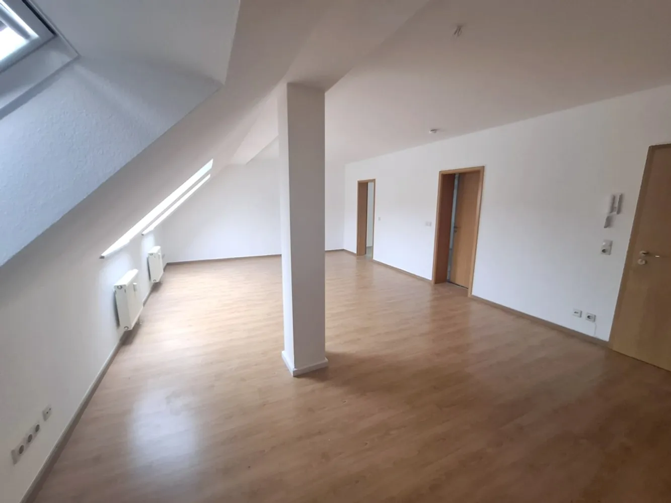 6 Zimmer Wohnung mit 121 m² in Halle (Saale) – Bild 1