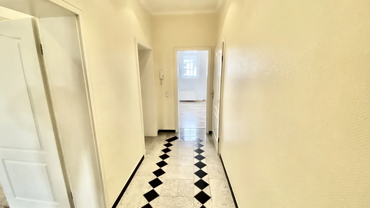 2 Zimmer Wohnung mit 79 m² in Krefeld – Bild 3